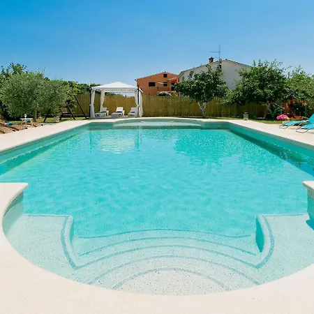 Apartment Noa Pula